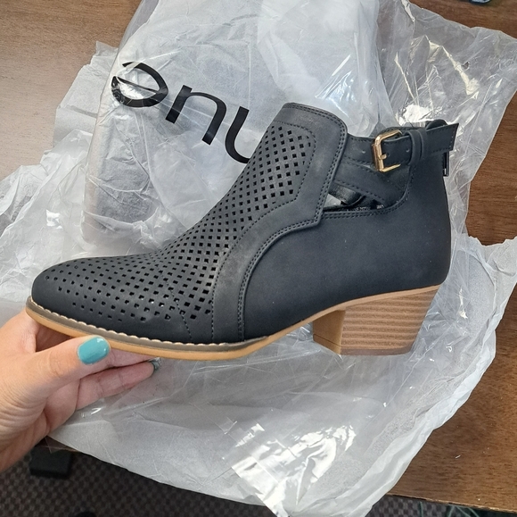 NEW AVENUE JOANNE ANKLE BOOTS (WIDE WIDTH) - Picture 2 of 6